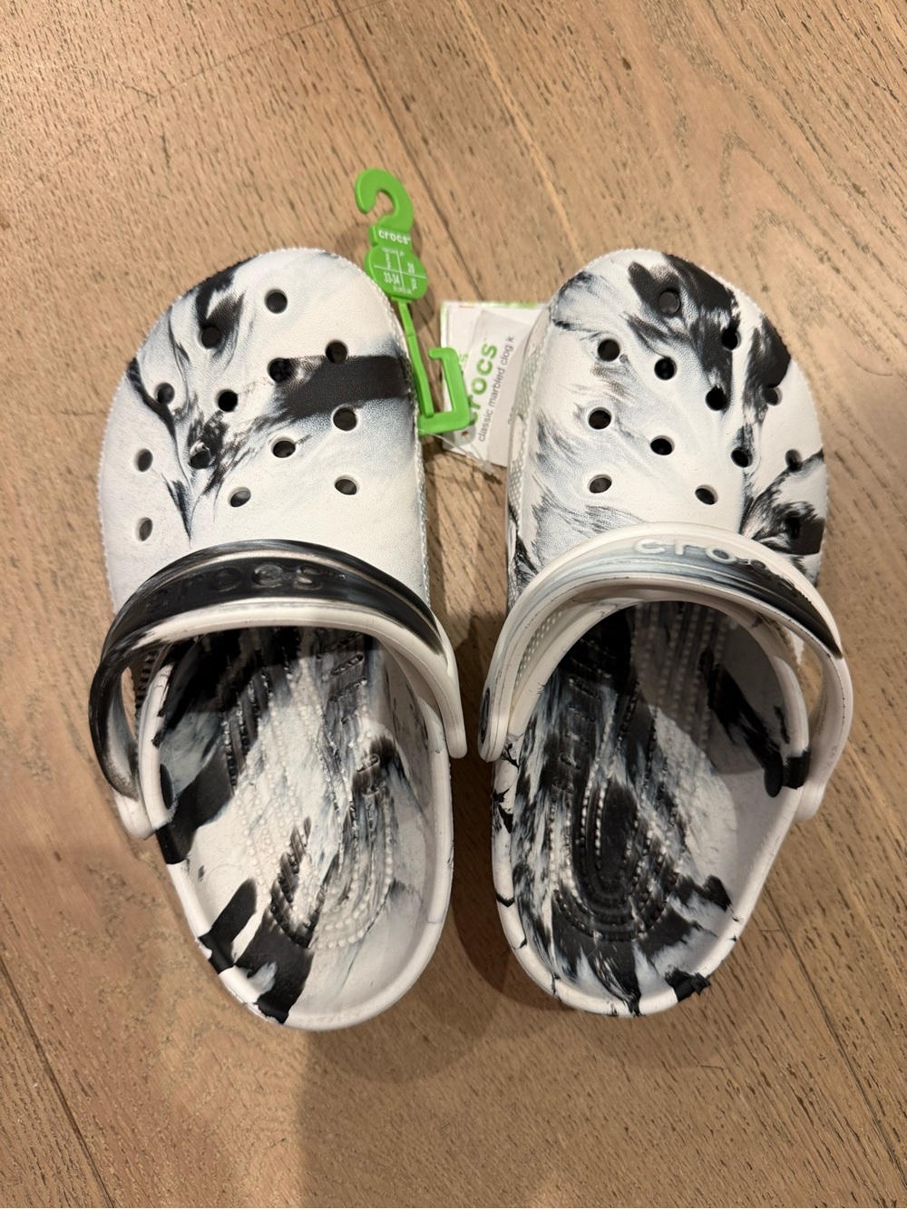 CROCS Kids Marbled Clog in White & Black, size J2, NWT
